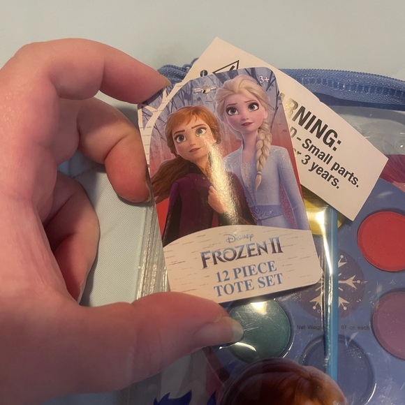 Disney FROZEN II 12 PIECE TOTE SET Age 3+ - Picture 2 of 3